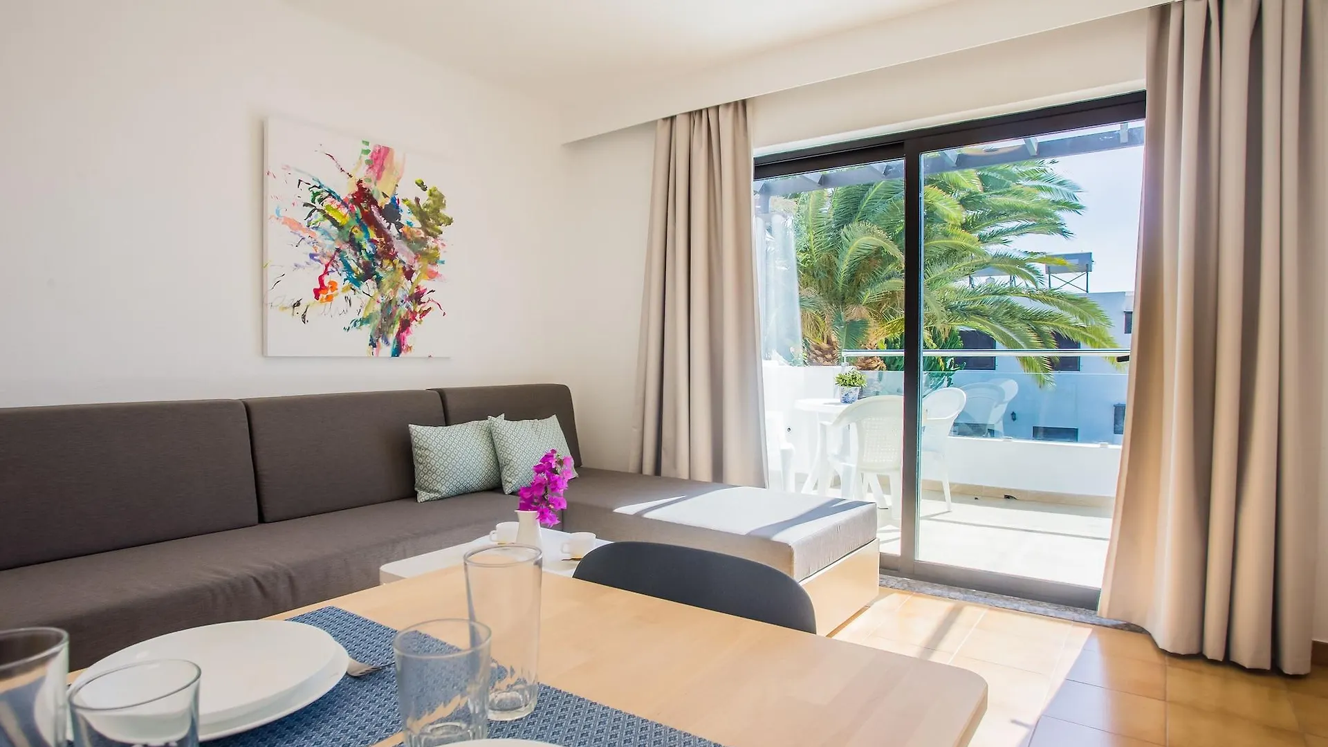 ** Apartahotel Los Tulipanes Puerto del Carmen  España